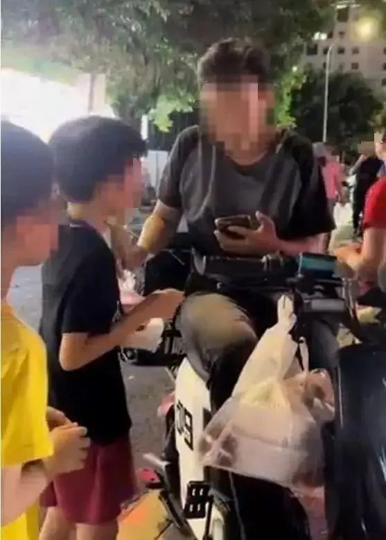 千红网 “跑楼小孩”代送外卖被叫停，带来什么思考？