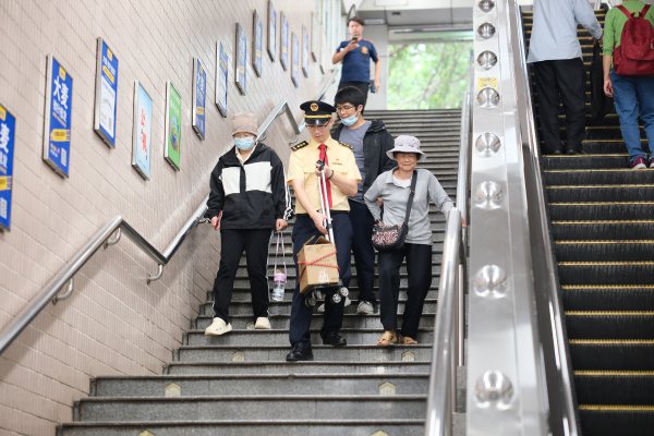 神机策 获评全国敬老模范人物！他是广州西门口老街坊的贴心人